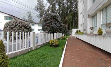 VENDO ACOGEDOR DEPARTAMENTO CON TRES HABITACIONES, DOS PARQUEADEROS