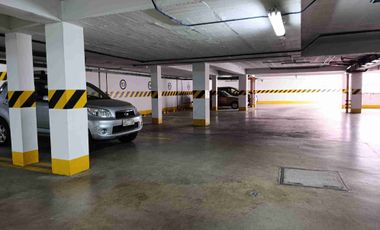 VENDO ACOGEDOR DEPARTAMENTO CON TRES HABITACIONES, DOS PARQUEADEROS