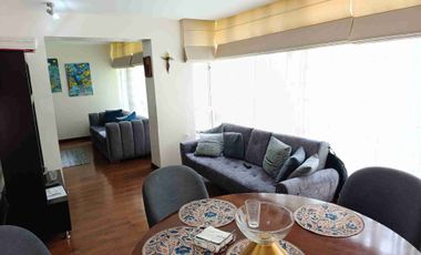 VENDO ACOGEDOR DEPARTAMENTO CON TRES HABITACIONES, DOS PARQUEADEROS