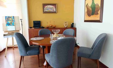 VENDO ACOGEDOR DEPARTAMENTO CON TRES HABITACIONES, DOS PARQUEADEROS