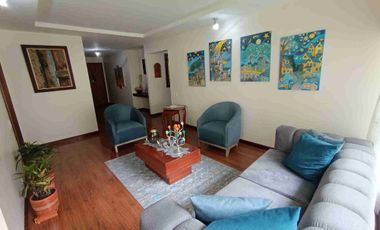 VENDO ACOGEDOR DEPARTAMENTO CON TRES HABITACIONES, DOS PARQUEADEROS