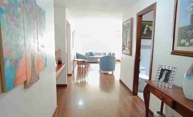 VENDO ACOGEDOR DEPARTAMENTO CON TRES HABITACIONES, DOS PARQUEADEROS