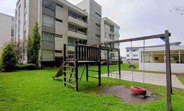 VENDO ACOGEDOR DEPARTAMENTO CON TRES HABITACIONES, DOS PARQUEADEROS