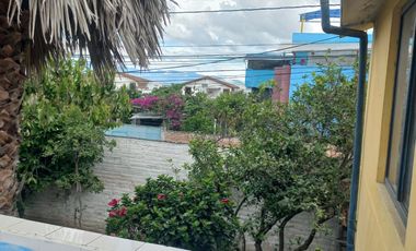 HERMOSA PROPIEDAD DE DOS DEPARTAMENTOS Y UNA CASITA RUSTICA EN EL JARDIN.