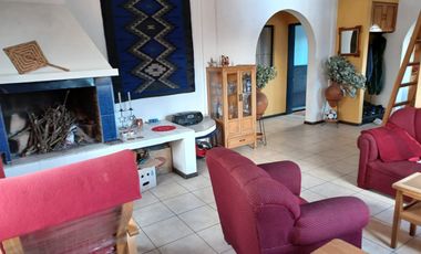 HERMOSA PROPIEDAD DE DOS DEPARTAMENTOS Y UNA CASITA RUSTICA EN EL JARDIN.