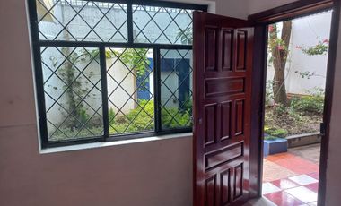 HERMOSA PROPIEDAD DE DOS DEPARTAMENTOS Y UNA CASITA RUSTICA EN EL JARDIN.