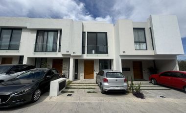 Casa en Renta en Zenith, Real de Valdepeñas ,3 Recámaras y Roof Top