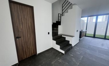 Casa en Renta en Zenith, Real de Valdepeñas ,3 Recámaras y Roof Top