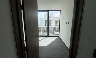 Casa en Renta en Zenith, Real de Valdepeñas ,3 Recámaras y Roof Top