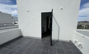 Casa en Renta en Zenith, Real de Valdepeñas ,3 Recámaras y Roof Top