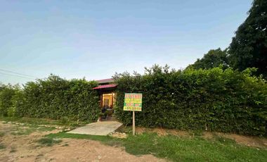 Casa moderna, rodeada de naturaleza
