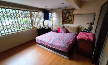 Vendo casa  familiar amplia en alborada 11et lista para habitar.