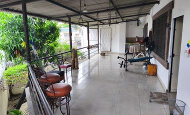 Vendo casa  familiar amplia en alborada 11et lista para habitar.