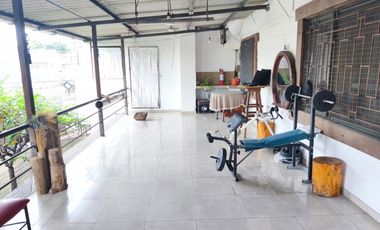 Vendo casa  familiar amplia en alborada 11et lista para habitar.