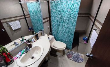 Vendo casa  familiar amplia en alborada 11et lista para habitar.