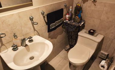 Vendo casa  familiar amplia en alborada 11et lista para habitar.