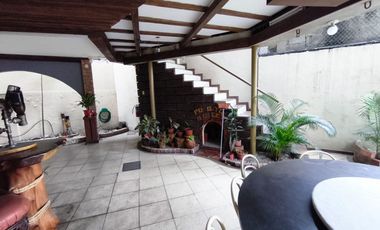 Vendo casa  familiar amplia en alborada 11et lista para habitar.
