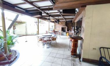 Vendo casa  familiar amplia en alborada 11et lista para habitar.