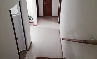 Venta o Permuta Casa en la Circunvalar Pereira / Casa Comercial en Pereira (3 locales 1 apartamento 265 m2) / Recibo Toyota TXL o propiedades Pereira