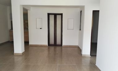 Venta o Permuta Casa en la Circunvalar Pereira / Casa Comercial en Pereira (3 locales 1 apartamento 265 m2) / Recibo Toyota TXL o propiedades Pereira