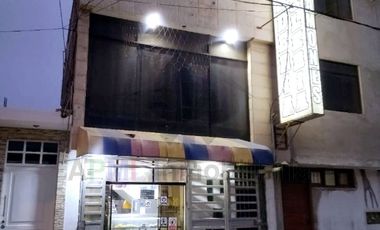 VENTA DE CASA COMERCIAL MUY CERCA AL PARQUE PRINCIPAL DE PIMENTEL
