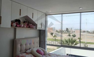 VENTA DE CASA EN URBANIZACIÓN LA ENSENADA Y CERCA DE LA UNIVERSIDAD SIPÁN
