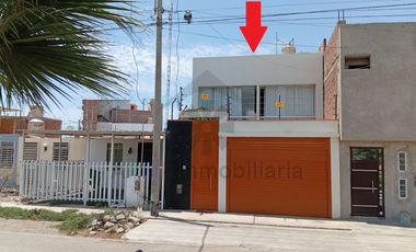 VENTA DE CASA EN URBANIZACIÓN LA ENSENADA Y CERCA DE LA UNIVERSIDAD SIPÁN