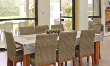 ALQUILER | CASA DE CAMPO EN CONDOMINIO | PUCUSANA | 4 DORMITORIOS | 6 BAÑOS | AMOBLADA Y EQUIPADA | PISCINA | TERRAZA | JARDINES | CLUB HOUSE