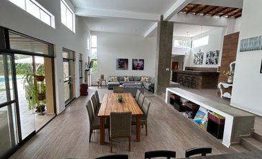 ALQUILER | CASA DE CAMPO EN CONDOMINIO | PUCUSANA | 4 DORMITORIOS | 6 BAÑOS | AMOBLADA Y EQUIPADA | PISCINA | TERRAZA | JARDINES | CLUB HOUSE