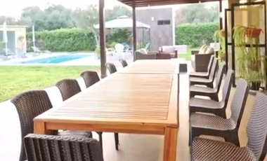 ALQUILER | CASA DE CAMPO EN CONDOMINIO | PUCUSANA | 4 DORMITORIOS | 6 BAÑOS | AMOBLADA Y EQUIPADA | PISCINA | TERRAZA | JARDINES | CLUB HOUSE