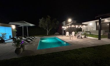 ALQUILER | CASA DE CAMPO EN CONDOMINIO | PUCUSANA | 4 DORMITORIOS | 6 BAÑOS | AMOBLADA Y EQUIPADA | PISCINA | TERRAZA | JARDINES | CLUB HOUSE