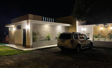 ALQUILER | CASA DE CAMPO EN CONDOMINIO | PUCUSANA | 4 DORMITORIOS | 6 BAÑOS | AMOBLADA Y EQUIPADA | PISCINA | TERRAZA | JARDINES | CLUB HOUSE