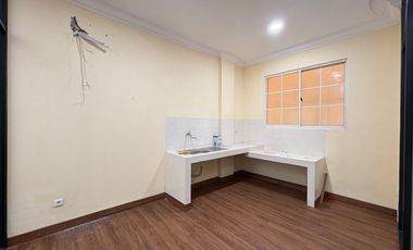 Ruko Eksklusif PIK 75m2 5x15 HGB Semi Furnished Ada Meeting Room Siap Pakai