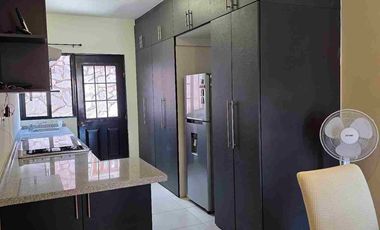 departamento amueblado planta baja, fraccionamiento zirandaro