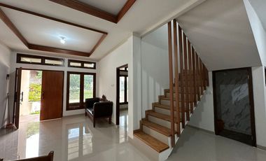 Dijual townhouse jumbo unit ready dalam komplek lokasi dekat Bandara SMB 2