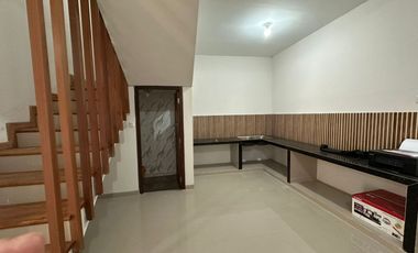 Dijual townhouse jumbo unit ready dalam komplek lokasi dekat Bandara SMB 2