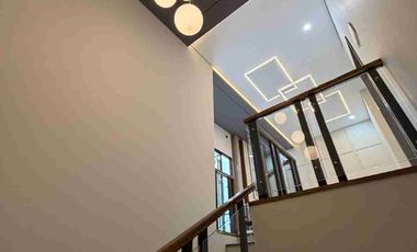 Rumah Mewah 2 Lantai Siap Huni