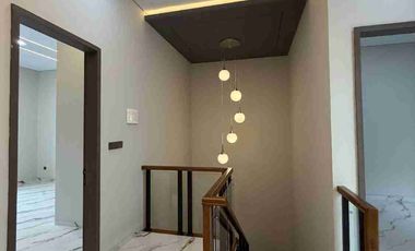 Rumah Mewah 2 Lantai Siap Huni