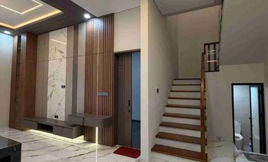 Rumah Mewah 2 Lantai Siap Huni