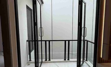 Rumah Mewah 2 Lantai Siap Huni