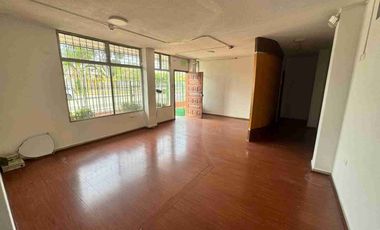 Venta de casa esquinera en Kennedy, cerca al parque