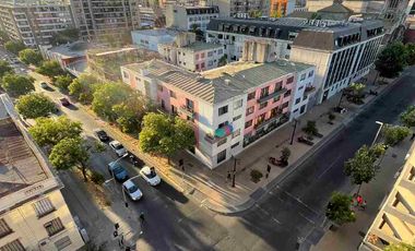 Se vende departamento en Santiago - Barrio Universitario, Metro Toesca. 2 Dormitorios amplios 2 baños.