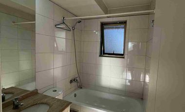 Se vende departamento en Santiago - Barrio Universitario, Metro Toesca. 2 Dormitorios amplios 2 baños.