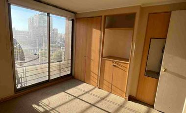 Se vende departamento en Santiago - Barrio Universitario, Metro Toesca. 2 Dormitorios amplios 2 baños.