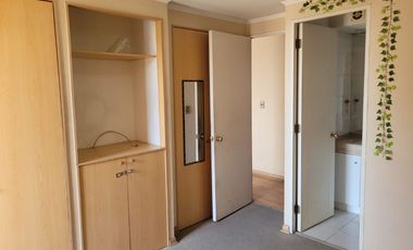 Se vende departamento en Santiago - Barrio Universitario, Metro Toesca. 2 Dormitorios amplios 2 baños.