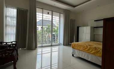 RUMAH PAKUWON INDAH  Listrik 16500 watt * Indoor swimming pool