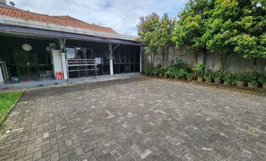 Dijual CepatRumah Luas Asri Siap Huni di Jalan Pahlawan Kota Bandung