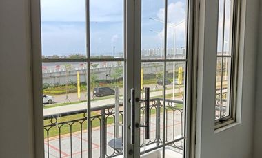 Disewakan Ruko 3 Lantai di PIK Ebony golf Hadap jalan raya