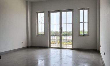 Disewakan Ruko 3 Lantai di PIK Ebony golf Hadap jalan raya