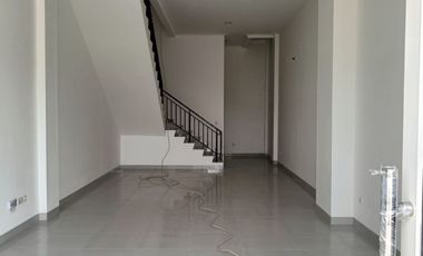 Disewakan Ruko 3 Lantai di PIK Ebony golf Hadap jalan raya